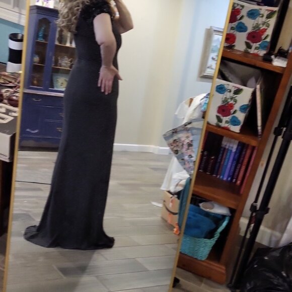 Bagley Mishka Embellished Sequin Beaded Cap Sleeve Gown V Neck V Back Size 8 - Picture 9 of 13